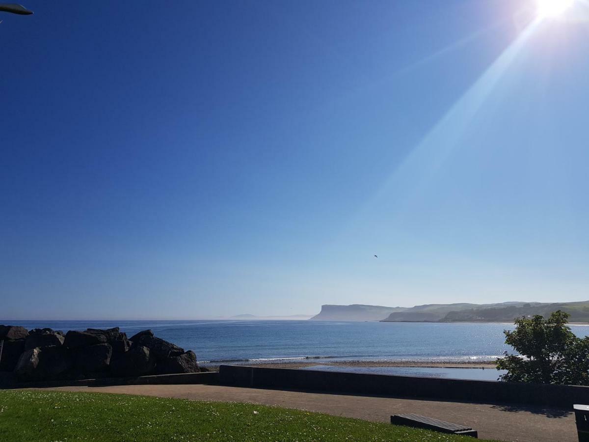 באליקאסל Cosy Cottage On The Causeway Coast And Glens מראה חיצוני תמונה